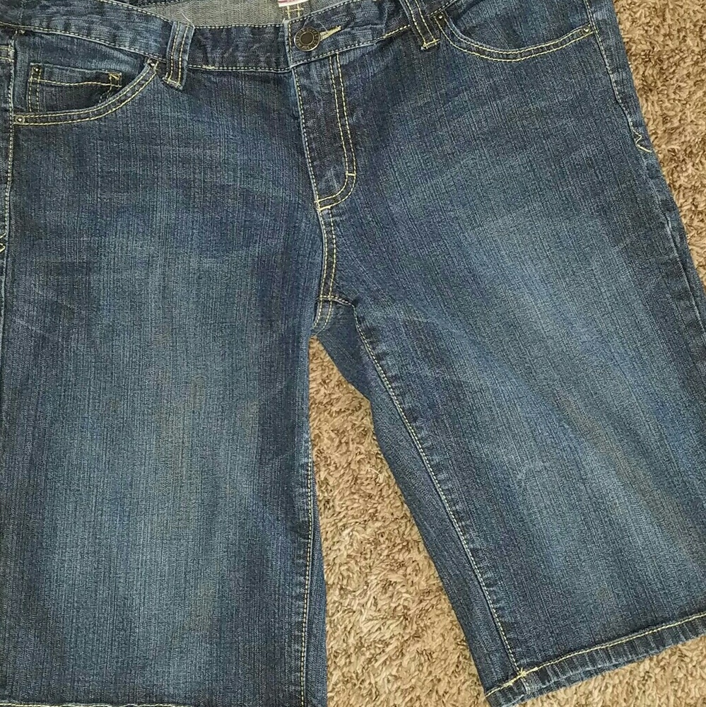 Mossimo Shorts - Picture 3 of 4